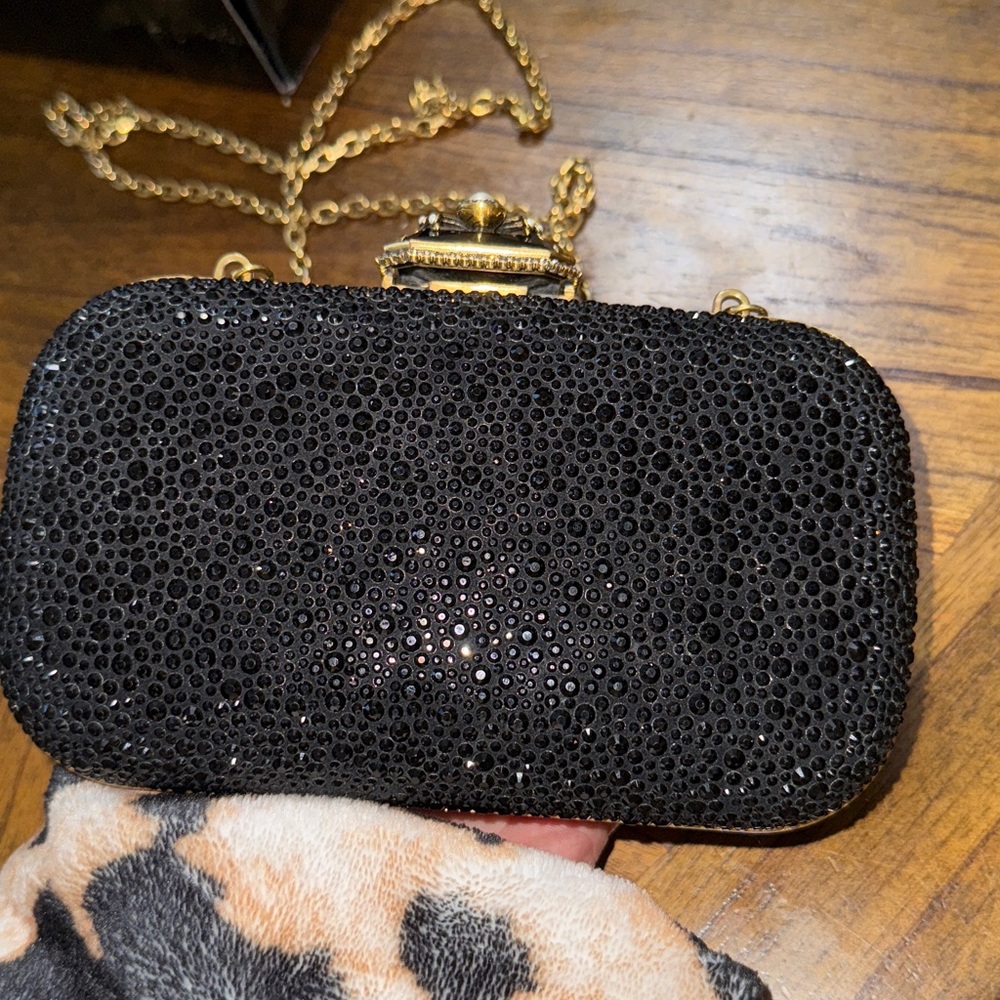 Alexander McQueen Black and Gold Skull Clutch - Picture 3 of 6